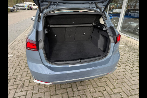 BMW 2 Serie Active Tourer 225e xDrive 245 Pk / Navi / Panoramadak / Climate / Cruise / Camera / Harman Kardon / Voll Leder.