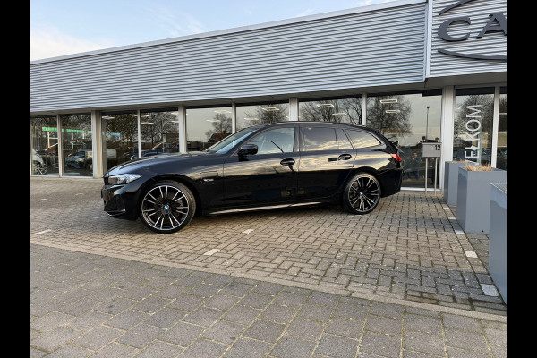 BMW 3 Serie Touring 320e FACELIFT / Navi / Cruise / Camera / Climate / Trekhaak / 20" Breedset.