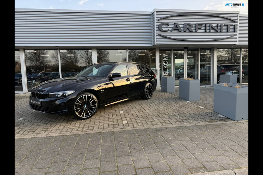 BMW 3 Serie Touring 320e FACELIFT / Navi / Cruise / Camera / Climate / Trekhaak / 20" Breedset.