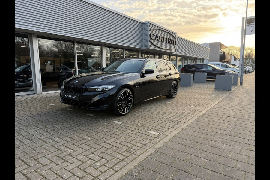 BMW 3 Serie Touring 320e FACELIFT / Navi / Cruise / Camera / Climate / Trekhaak / 20" Breedset.