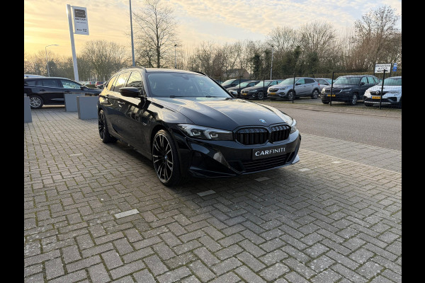 BMW 3 Serie Touring 320e FACELIFT / Navi / Cruise / Camera / Climate / Trekhaak / 20" Breedset.