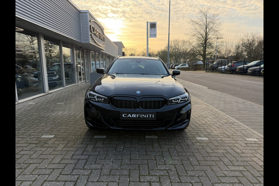 BMW 3 Serie Touring 320e FACELIFT / Navi / Cruise / Camera / Climate / Trekhaak / 20" Breedset.