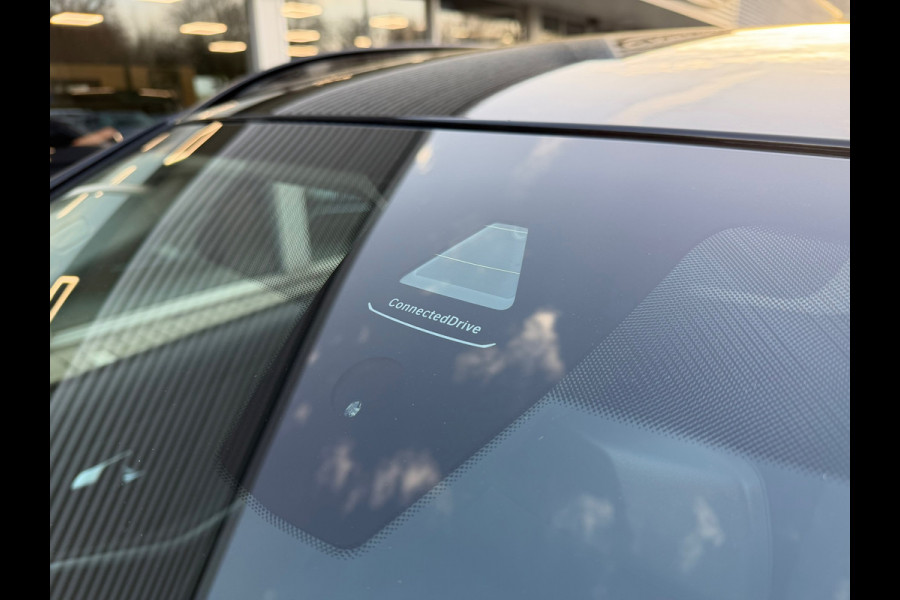 BMW 3 Serie Touring 320e FACELIFT / Navi / Cruise / Camera / Climate / Trekhaak / 20" Breedset.