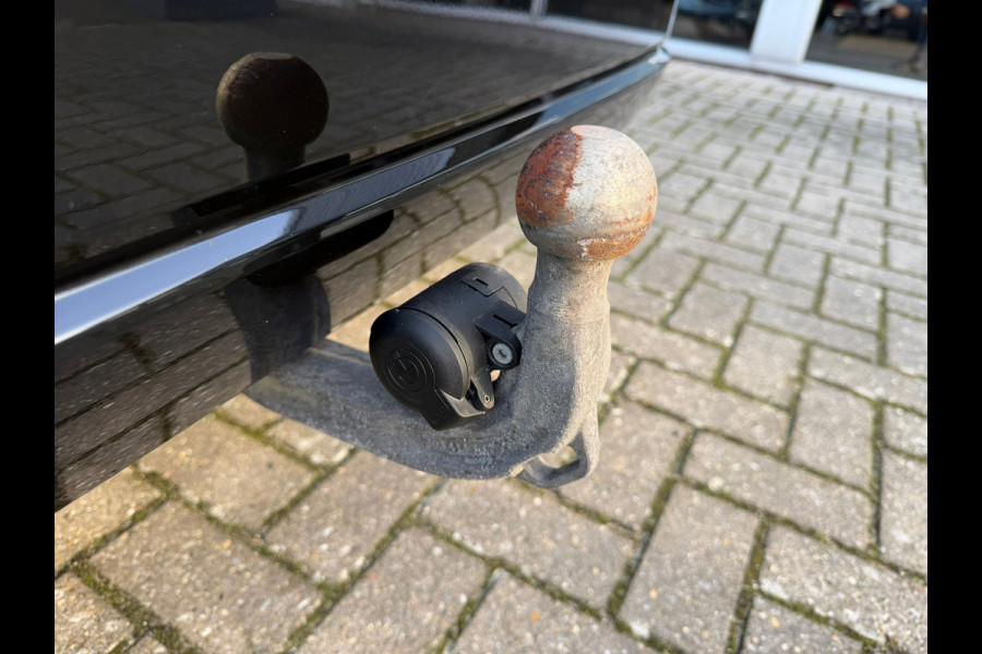 BMW 3 Serie Touring 320e FACELIFT / Navi / Cruise / Camera / Climate / Trekhaak / 20" Breedset.