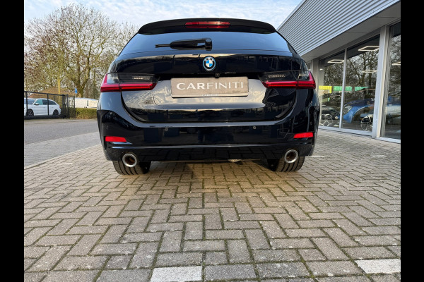 BMW 3 Serie Touring 320e FACELIFT / Navi / Cruise / Camera / Climate / Trekhaak / 20" Breedset.