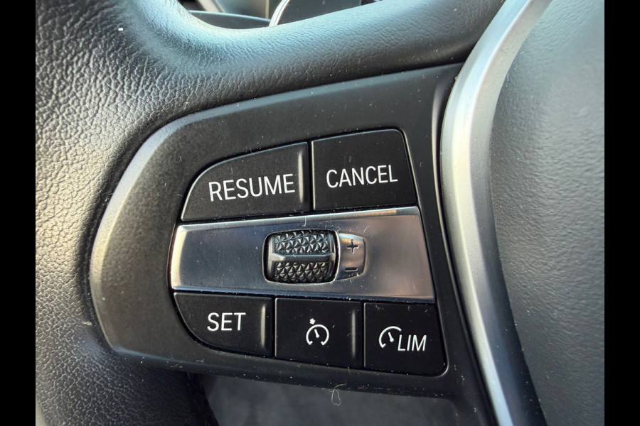 BMW 3 Serie Touring 320e FACELIFT / Navi / Cruise / Camera / Climate / Trekhaak / 20" Breedset.