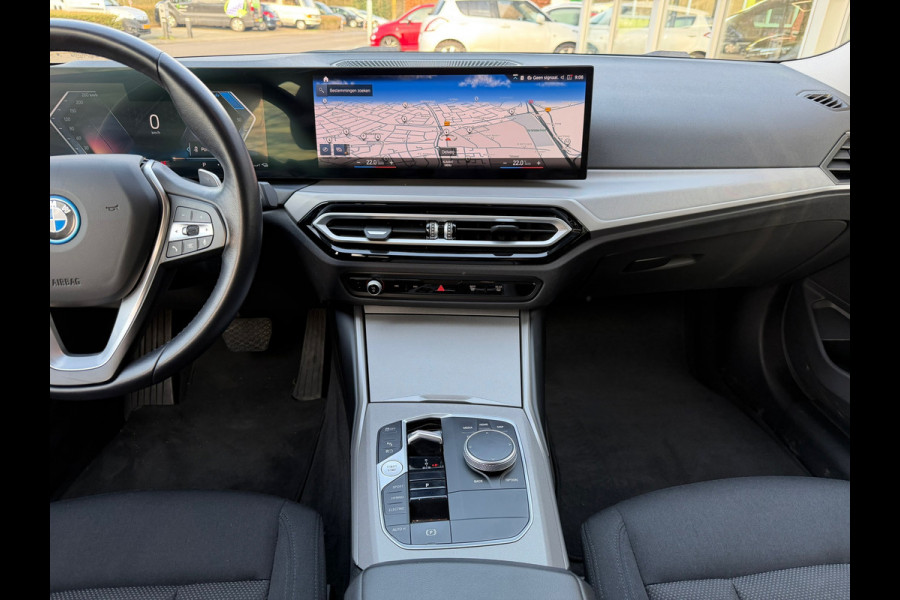 BMW 3 Serie Touring 320e FACELIFT / Navi / Cruise / Camera / Climate / Trekhaak / 20" Breedset.