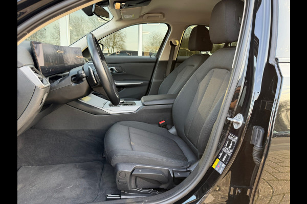 BMW 3 Serie Touring 320e FACELIFT / Navi / Cruise / Camera / Climate / Trekhaak / 20" Breedset.