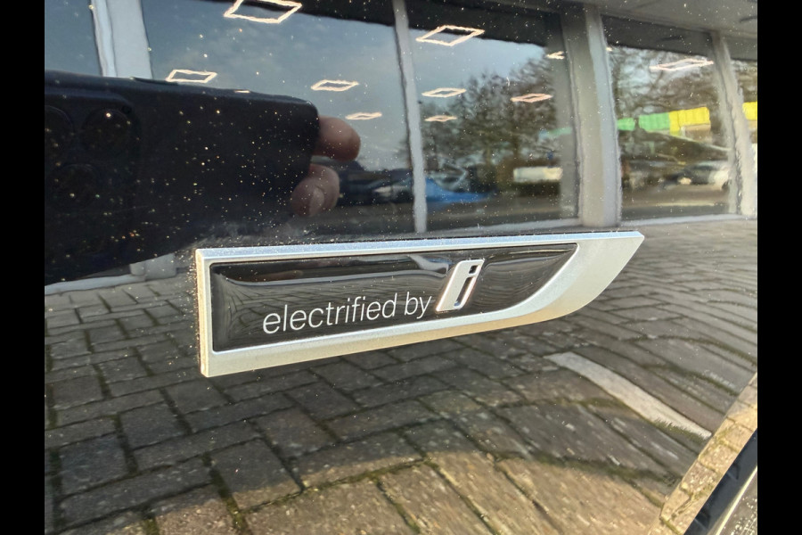 BMW 3 Serie Touring 320e FACELIFT / Navi / Cruise / Camera / Climate / Trekhaak / 20" Breedset.