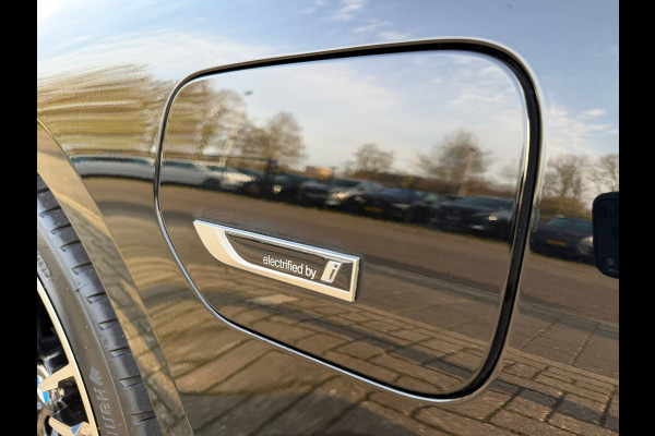 BMW 3 Serie Touring 320e FACELIFT / Navi / Cruise / Camera / Climate / Trekhaak / 20" Breedset.