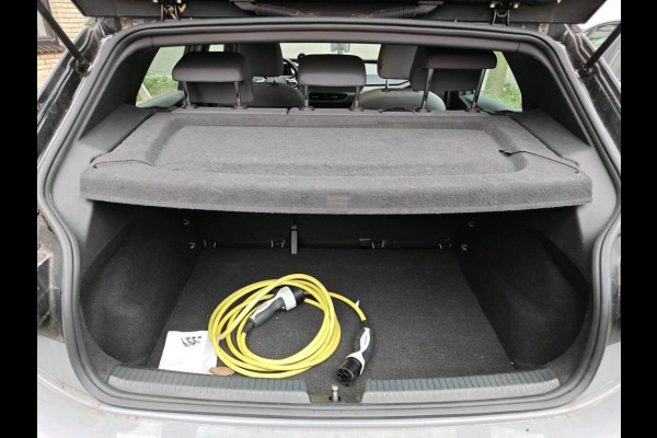 Volkswagen ID.3 Life 58 kWh STOELVERWARMING | NAVI | LED