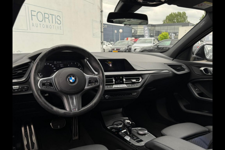 BMW 1-serie 118i High Executive M-PAKKET | NAVI | PDC | STOELVERWARMING | DEALDER ONDERH |