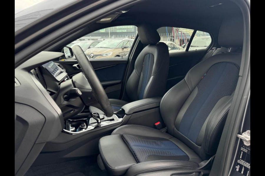 BMW 1-serie 118i High Executive M-PAKKET | NAVI | PDC | STOELVERWARMING | DEALDER ONDERH |