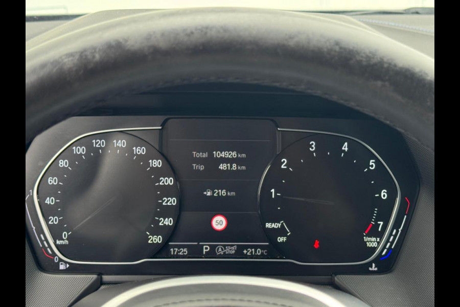 BMW 1-serie 118i High Executive M-PAKKET | NAVI | PDC | STOELVERWARMING | DEALDER ONDERH |