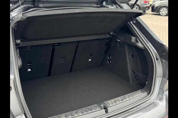 BMW 1-serie 118i High Executive M-PAKKET | NAVI | PDC | STOELVERWARMING | DEALDER ONDERH |