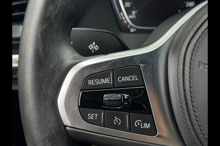 BMW 1-serie 118i High Executive M-PAKKET | NAVI | PDC | STOELVERWARMING | DEALDER ONDERH |