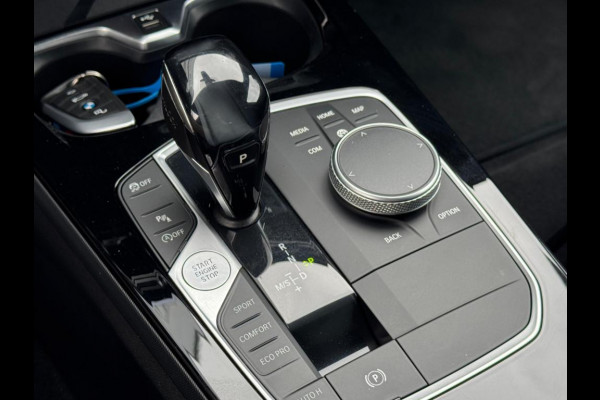 BMW 1-serie 118i High Executive M-PAKKET | NAVI | PDC | STOELVERWARMING | DEALDER ONDERH |