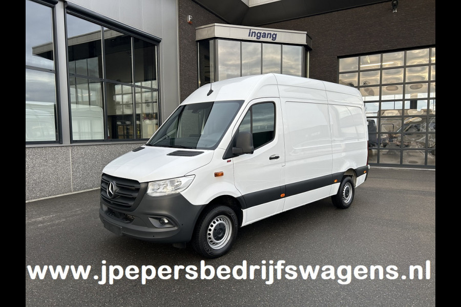 Mercedes-Benz Sprinter 317 CDI L2 H2 Automaat / 360 Camera / MBUX / Navigatie / Cruise control / Airco / 270 Graden achterdeuren