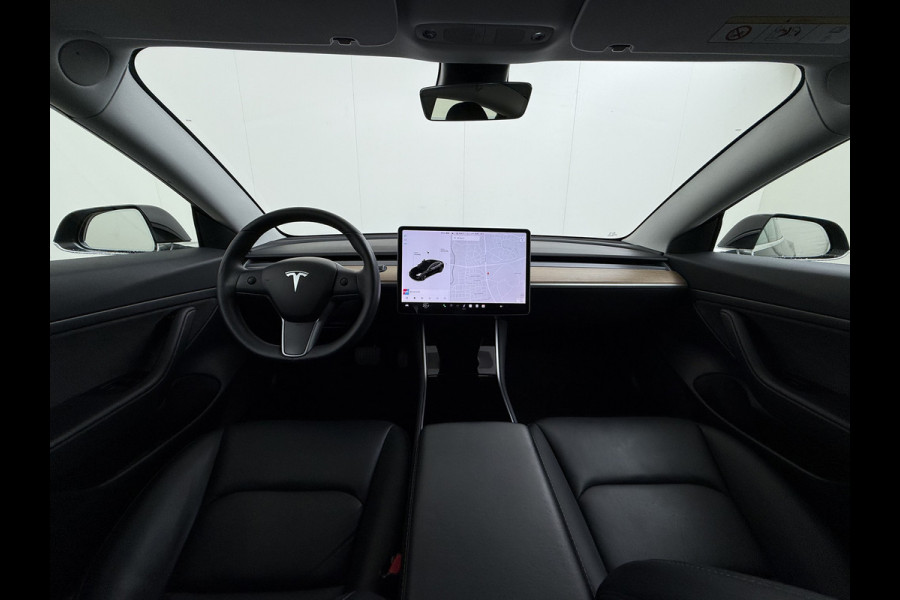 Tesla Model 3 RWD SR plus 325PK Trekhaak Lmv 18" AutoPilot Leder Panoramadak Adaptive-Cruise Camera's Elektr.-Stuur+Stoelen+Spiegels+Geheugen+ Navi LED DAB Keyless One-Pedal-Drive SOH 82% 1.000Kg Trekgewicht 1e Eigenaar Origineel Nederlandse Auto Fabrieksgarantie op Accu en Motor tot 10-12-2027/160.000km