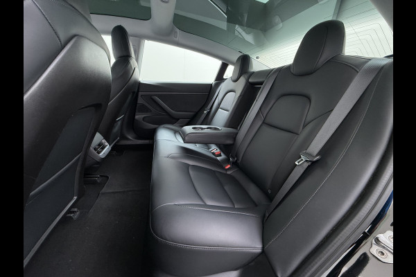 Tesla Model 3 RWD SR plus 325PK Trekhaak Lmv 18" AutoPilot Leder Panoramadak Adaptive-Cruise Camera's Elektr.-Stuur+Stoelen+Spiegels+Geheugen+ Navi LED DAB Keyless One-Pedal-Drive SOH 82% 1.000Kg Trekgewicht 1e Eigenaar Origineel Nederlandse Auto Fabrieksgarantie op Accu en Motor tot 10-12-2027/160.000km