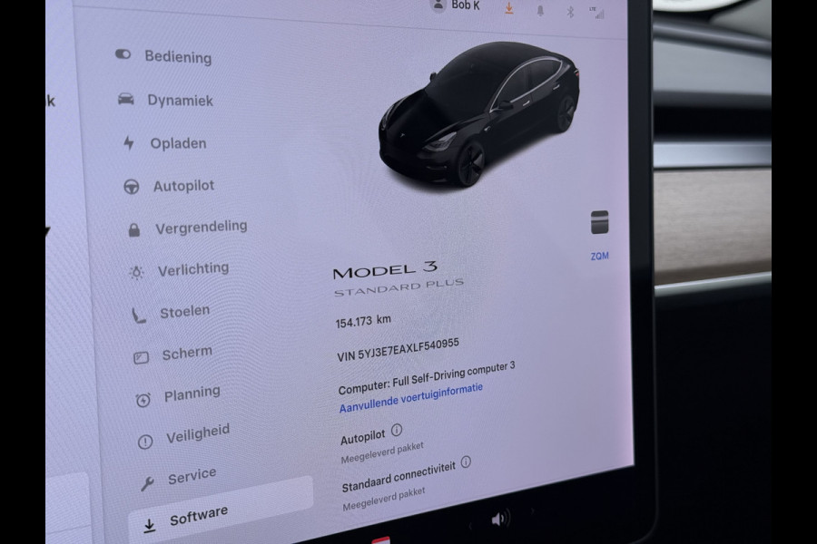 Tesla Model 3 RWD SR plus 325PK Trekhaak Lmv 18" AutoPilot Leder Panoramadak Adaptive-Cruise Camera's Elektr.-Stuur+Stoelen+Spiegels+Geheugen+ Navi LED DAB Keyless One-Pedal-Drive SOH 82% 1.000Kg Trekgewicht 1e Eigenaar Origineel Nederlandse Auto Fabrieksgarantie op Accu en Motor tot 10-12-2027/160.000km