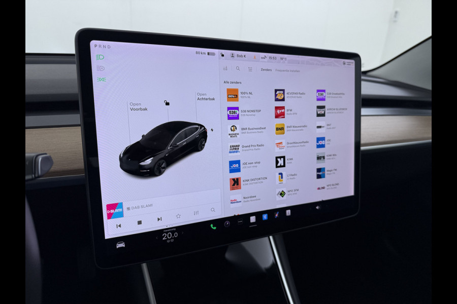 Tesla Model 3 RWD SR plus 325PK Trekhaak Lmv 18" AutoPilot Leder Panoramadak Adaptive-Cruise Camera's Elektr.-Stuur+Stoelen+Spiegels+Geheugen+ Navi LED DAB Keyless One-Pedal-Drive SOH 82% 1.000Kg Trekgewicht 1e Eigenaar Origineel Nederlandse Auto Fabrieksgarantie op Accu en Motor tot 10-12-2027/160.000km