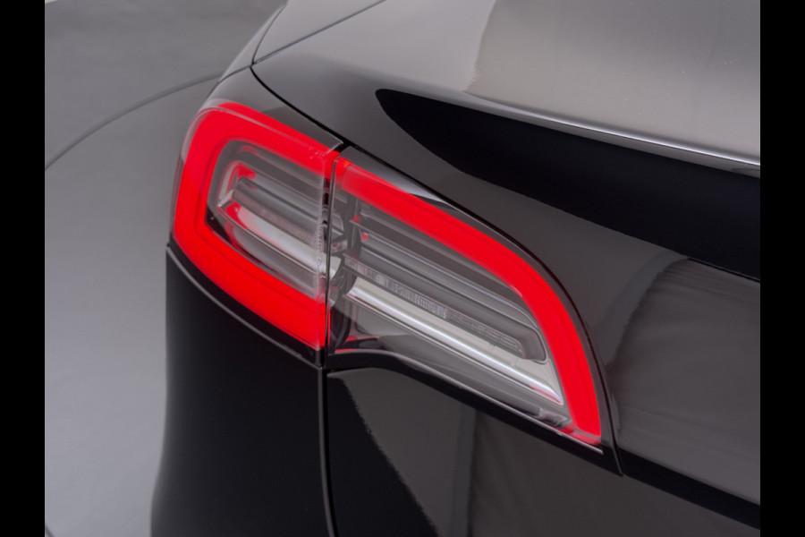 Tesla Model 3 RWD SR plus 325PK Trekhaak Lmv 18" AutoPilot Leder Panoramadak Adaptive-Cruise Camera's Elektr.-Stuur+Stoelen+Spiegels+Geheugen+ Navi LED DAB Keyless One-Pedal-Drive SOH 82% 1.000Kg Trekgewicht 1e Eigenaar Origineel Nederlandse Auto Fabrieksgarantie op Accu en Motor tot 10-12-2027/160.000km
