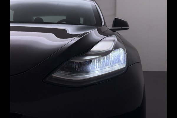 Tesla Model 3 RWD SR plus 325PK Trekhaak Lmv 18" AutoPilot Leder Panoramadak Adaptive-Cruise Camera's Elektr.-Stuur+Stoelen+Spiegels+Geheugen+ Navi LED DAB Keyless One-Pedal-Drive SOH 82% 1.000Kg Trekgewicht 1e Eigenaar Origineel Nederlandse Auto Fabrieksgarantie op Accu en Motor tot 10-12-2027/160.000km