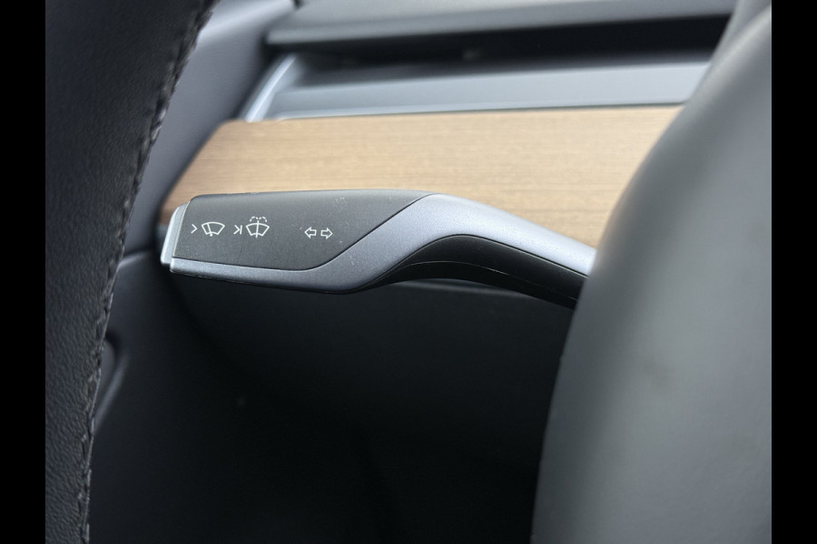 Tesla Model 3 RWD SR plus 325PK Trekhaak Lmv 18" AutoPilot Leder Panoramadak Adaptive-Cruise Camera's Elektr.-Stuur+Stoelen+Spiegels+Geheugen+ Navi LED DAB Keyless One-Pedal-Drive SOH 82% 1.000Kg Trekgewicht 1e Eigenaar Origineel Nederlandse Auto Fabrieksgarantie op Accu en Motor tot 10-12-2027/160.000km