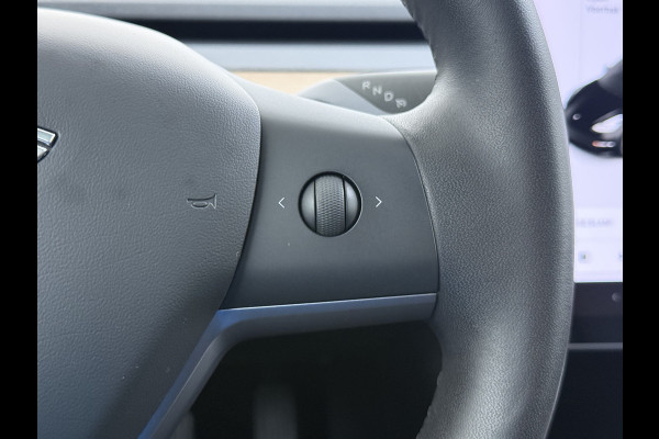 Tesla Model 3 RWD SR plus 325PK Trekhaak Lmv 18" AutoPilot Leder Panoramadak Adaptive-Cruise Camera's Elektr.-Stuur+Stoelen+Spiegels+Geheugen+ Navi LED DAB Keyless One-Pedal-Drive SOH 82% 1.000Kg Trekgewicht 1e Eigenaar Origineel Nederlandse Auto Fabrieksgarantie op Accu en Motor tot 10-12-2027/160.000km