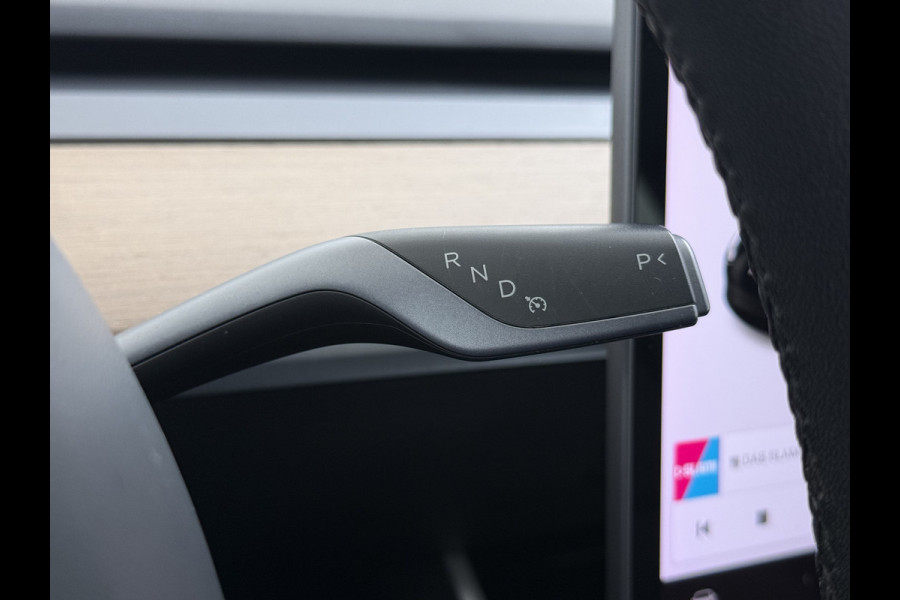 Tesla Model 3 RWD SR plus 325PK Trekhaak Lmv 18" AutoPilot Leder Panoramadak Adaptive-Cruise Camera's Elektr.-Stuur+Stoelen+Spiegels+Geheugen+ Navi LED DAB Keyless One-Pedal-Drive SOH 82% 1.000Kg Trekgewicht 1e Eigenaar Origineel Nederlandse Auto Fabrieksgarantie op Accu en Motor tot 10-12-2027/160.000km