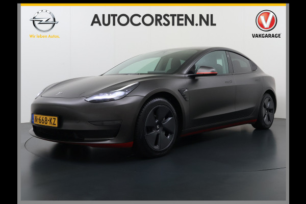 Tesla Model 3 Long Range AWD 75kWh Facelift Warmtepomp Trekhaak SOH 88% Wrap AutoPilot Leder Panoramadak Adaptive-Cruise Camera's Elektr.-Stuu Privacy Glas Navi LED DAB Voorverwarmen interieur Keyless One-Pedal-Drive 4WD 1.000KG Trekgewicht Origineel Nederlandse Auto Fabrieksgarantie op Accu en Motor tot 26-11-2029/192.00km