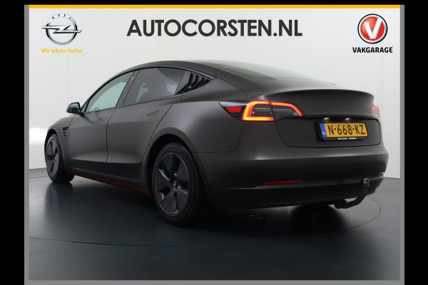 Tesla Model 3 Long Range AWD 75kWh Facelift Warmtepomp Trekhaak SOH 88% Wrap AutoPilot Leder Panoramadak Adaptive-Cruise Camera's Elektr.-Stuu Privacy Glas Navi LED DAB Voorverwarmen interieur Keyless One-Pedal-Drive 4WD 1.000KG Trekgewicht Origineel Nederlandse Auto Fabrieksgarantie op Accu en Motor tot 26-11-2029/192.00km