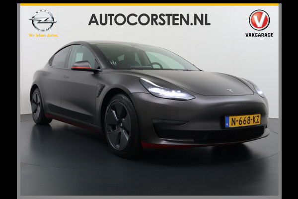 Tesla Model 3 Long Range AWD 75kWh Facelift Warmtepomp Trekhaak SOH 88% Wrap AutoPilot Leder Panoramadak Adaptive-Cruise Camera's Elektr.-Stuu Privacy Glas Navi LED DAB Voorverwarmen interieur Keyless One-Pedal-Drive 4WD 1.000KG Trekgewicht Origineel Nederlandse Auto Fabrieksgarantie op Accu en Motor tot 26-11-2029/192.00km