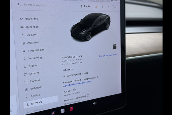 Tesla Model 3 Long Range AWD 75kWh Facelift Warmtepomp Trekhaak SOH 88% Wrap AutoPilot Leder Panoramadak Adaptive-Cruise Camera's Elektr.-Stuu Privacy Glas Navi LED DAB Voorverwarmen interieur Keyless One-Pedal-Drive 4WD 1.000KG Trekgewicht Origineel Nederlandse Auto Fabrieksgarantie op Accu en Motor tot 26-11-2029/192.00km