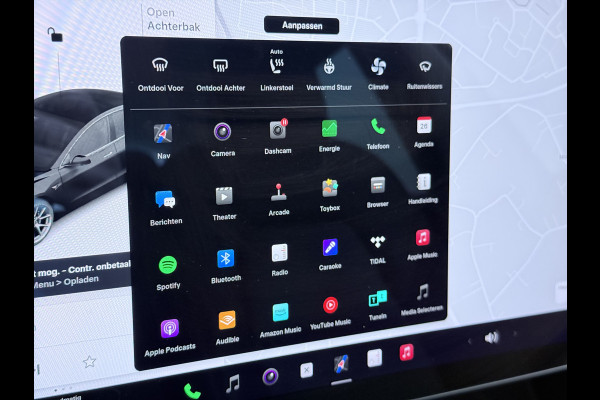 Tesla Model 3 Long Range AWD 75kWh Facelift Warmtepomp Trekhaak SOH 88% Wrap AutoPilot Leder Panoramadak Adaptive-Cruise Camera's Elektr.-Stuu Privacy Glas Navi LED DAB Voorverwarmen interieur Keyless One-Pedal-Drive 4WD 1.000KG Trekgewicht Origineel Nederlandse Auto Fabrieksgarantie op Accu en Motor tot 26-11-2029/192.00km