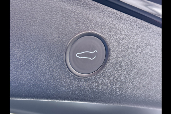 Tesla Model 3 Long Range AWD 75kWh Facelift Warmtepomp Trekhaak SOH 88% Wrap AutoPilot Leder Panoramadak Adaptive-Cruise Camera's Elektr.-Stuu Privacy Glas Navi LED DAB Voorverwarmen interieur Keyless One-Pedal-Drive 4WD 1.000KG Trekgewicht Origineel Nederlandse Auto Fabrieksgarantie op Accu en Motor tot 26-11-2029/192.00km