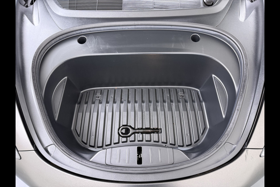Tesla Model 3 Long Range AWD 75kWh Facelift Warmtepomp Trekhaak SOH 88% Wrap AutoPilot Leder Panoramadak Adaptive-Cruise Camera's Elektr.-Stuu Privacy Glas Navi LED DAB Voorverwarmen interieur Keyless One-Pedal-Drive 4WD 1.000KG Trekgewicht Origineel Nederlandse Auto Fabrieksgarantie op Accu en Motor tot 26-11-2029/192.00km