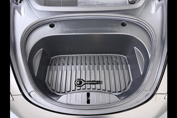 Tesla Model 3 Long Range AWD 75kWh Facelift Warmtepomp Trekhaak SOH 88% Wrap AutoPilot Leder Panoramadak Adaptive-Cruise Camera's Elektr.-Stuu Privacy Glas Navi LED DAB Voorverwarmen interieur Keyless One-Pedal-Drive 4WD 1.000KG Trekgewicht Origineel Nederlandse Auto Fabrieksgarantie op Accu en Motor tot 26-11-2029/192.00km