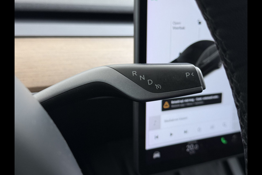 Tesla Model 3 Long Range AWD 75kWh Facelift Warmtepomp Trekhaak SOH 88% Wrap AutoPilot Leder Panoramadak Adaptive-Cruise Camera's Elektr.-Stuu Privacy Glas Navi LED DAB Voorverwarmen interieur Keyless One-Pedal-Drive 4WD 1.000KG Trekgewicht Origineel Nederlandse Auto Fabrieksgarantie op Accu en Motor tot 26-11-2029/192.00km