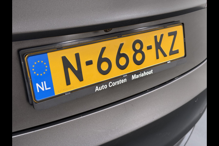 Tesla Model 3 Long Range AWD 75kWh Facelift Warmtepomp Trekhaak SOH 88% Wrap AutoPilot Leder Panoramadak Adaptive-Cruise Camera's Elektr.-Stuu Privacy Glas Navi LED DAB Voorverwarmen interieur Keyless One-Pedal-Drive 4WD 1.000KG Trekgewicht Origineel Nederlandse Auto Fabrieksgarantie op Accu en Motor tot 26-11-2029/192.00km