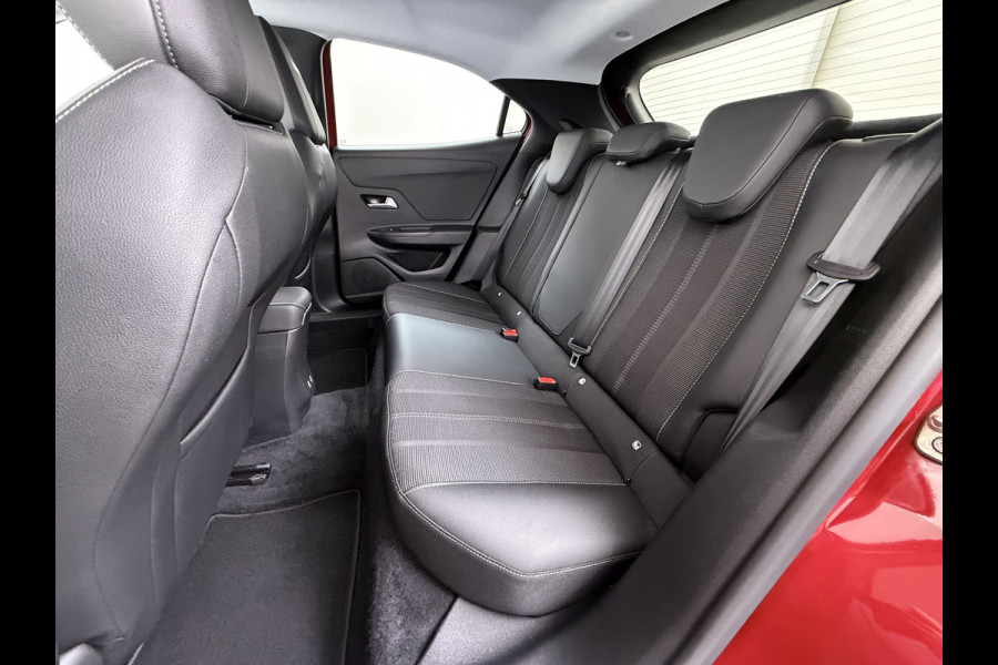 Opel Mokka-e 50kWh SOH 92% 3-Fase Laden Warmtepomp Navi Ecc 360°Camera Apple Carplay Android Auto Pdc Elegance DAB Led Lmv 17" Regen-Lichtsensor Isofix Privacy Glas Keyless Origineel Nederlandse Auto