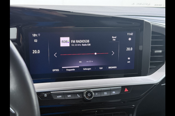 Opel Mokka-e 50kWh SOH 92% 3-Fase Laden Warmtepomp Navi Ecc 360°Camera Apple Carplay Android Auto Pdc Elegance DAB Led Lmv 17" Regen-Lichtsensor Isofix Privacy Glas Keyless Origineel Nederlandse Auto