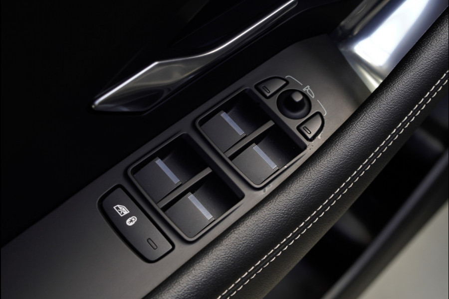 Jaguar E-Pace 1.5 P160 R-Dynamic SE Leer ACC 360° Meridian Navi Keyless Entry & Go Elektr. bedienbare achterklep Memory seats Climate PDC Zwarte alcantara hemelbekleding LM velgen BTW auto