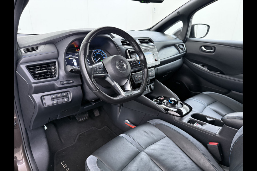 Nissan Leaf Tekna 40kWh Leer Bose®-Hifi Apple Carplay Android Auto Adap.Cruise 360°Camera Navi Ecc Stoel+Stuurverwarming Keyless DAB Dodehoek detector Rijstrooksensor Uitparkeer waarschuwing Verkeersbord detectie Bluetooth Privacy Glas Lmv 17" SOH 87.93% Origineel Nederlandse Auto