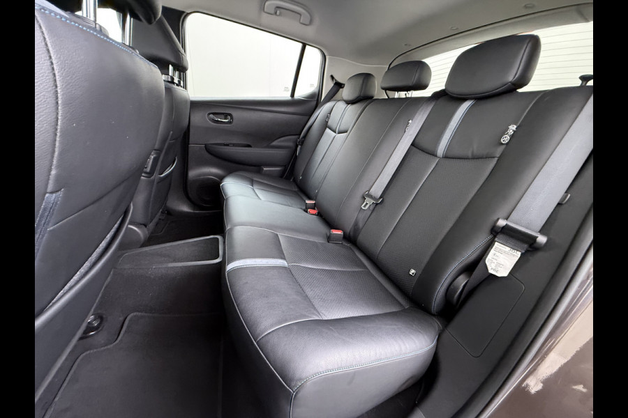Nissan Leaf Tekna 40kWh Leer Bose®-Hifi Apple Carplay Android Auto Adap.Cruise 360°Camera Navi Ecc Stoel+Stuurverwarming Keyless DAB Dodehoek detector Rijstrooksensor Uitparkeer waarschuwing Verkeersbord detectie Bluetooth Privacy Glas Lmv 17" SOH 87.93% Origineel Nederlandse Auto