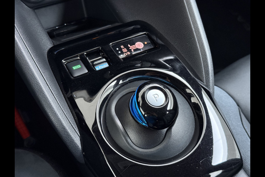 Nissan Leaf Tekna 40kWh Leer Bose®-Hifi Apple Carplay Android Auto Adap.Cruise 360°Camera Navi Ecc Stoel+Stuurverwarming Keyless DAB Dodehoek detector Rijstrooksensor Uitparkeer waarschuwing Verkeersbord detectie Bluetooth Privacy Glas Lmv 17" SOH 87.93% Origineel Nederlandse Auto