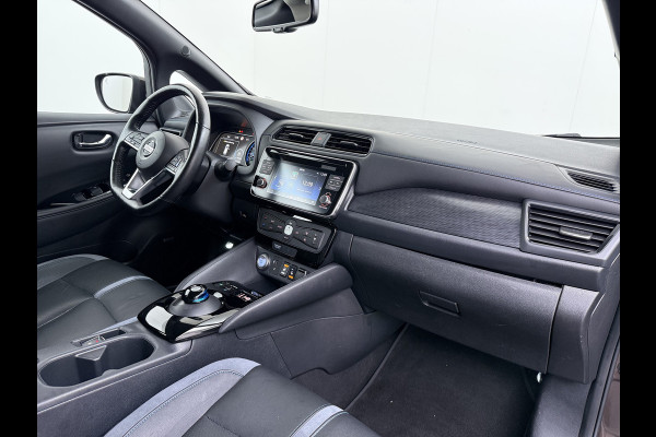 Nissan Leaf Tekna 40kWh Leer Bose®-Hifi Apple Carplay Android Auto Adap.Cruise 360°Camera Navi Ecc Stoel+Stuurverwarming Keyless DAB Dodehoek detector Rijstrooksensor Uitparkeer waarschuwing Verkeersbord detectie Bluetooth Privacy Glas Lmv 17" SOH 87.93% Origineel Nederlandse Auto