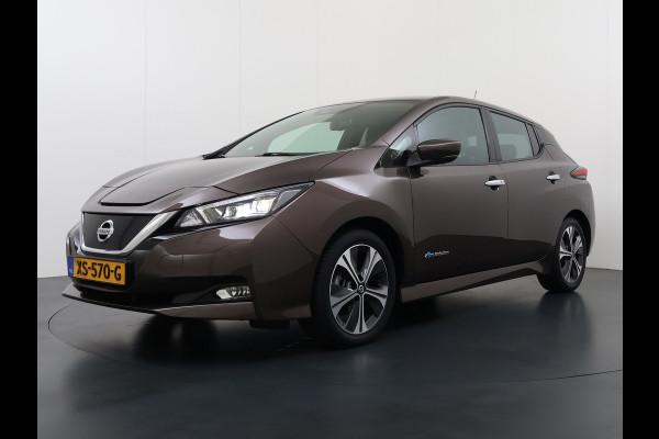 Nissan Leaf Tekna 40kWh Leer Bose®-Hifi Apple Carplay Android Auto Adap.Cruise 360°Camera Navi Ecc Stoel+Stuurverwarming Keyless DAB Dodehoek detector Rijstrooksensor Uitparkeer waarschuwing Verkeersbord detectie Bluetooth Privacy Glas Lmv 17" SOH 87.93% Origineel Nederlandse Auto