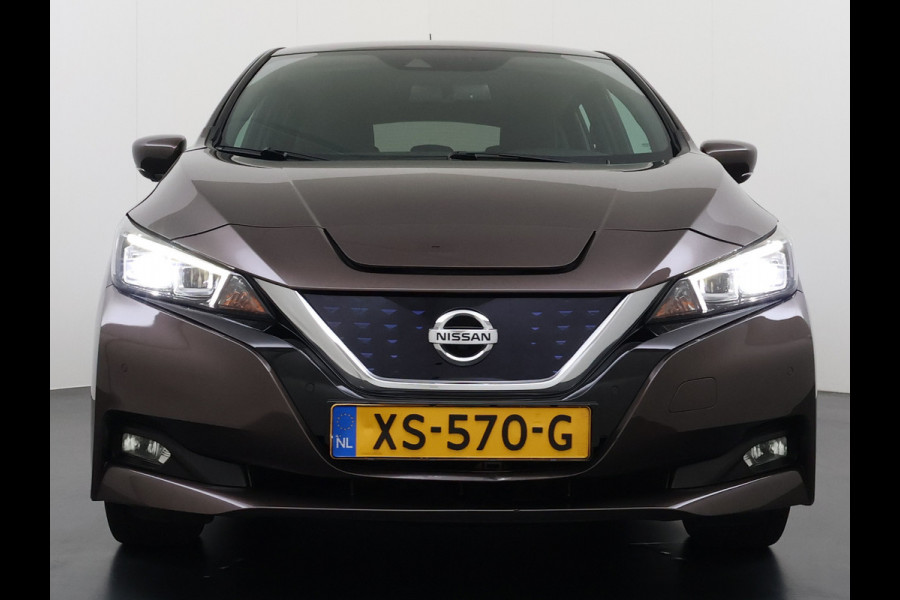 Nissan Leaf Tekna 40kWh Leer Bose®-Hifi Apple Carplay Android Auto Adap.Cruise 360°Camera Navi Ecc Stoel+Stuurverwarming Keyless DAB Dodehoek detector Rijstrooksensor Uitparkeer waarschuwing Verkeersbord detectie Bluetooth Privacy Glas Lmv 17" SOH 87.93% Origineel Nederlandse Auto